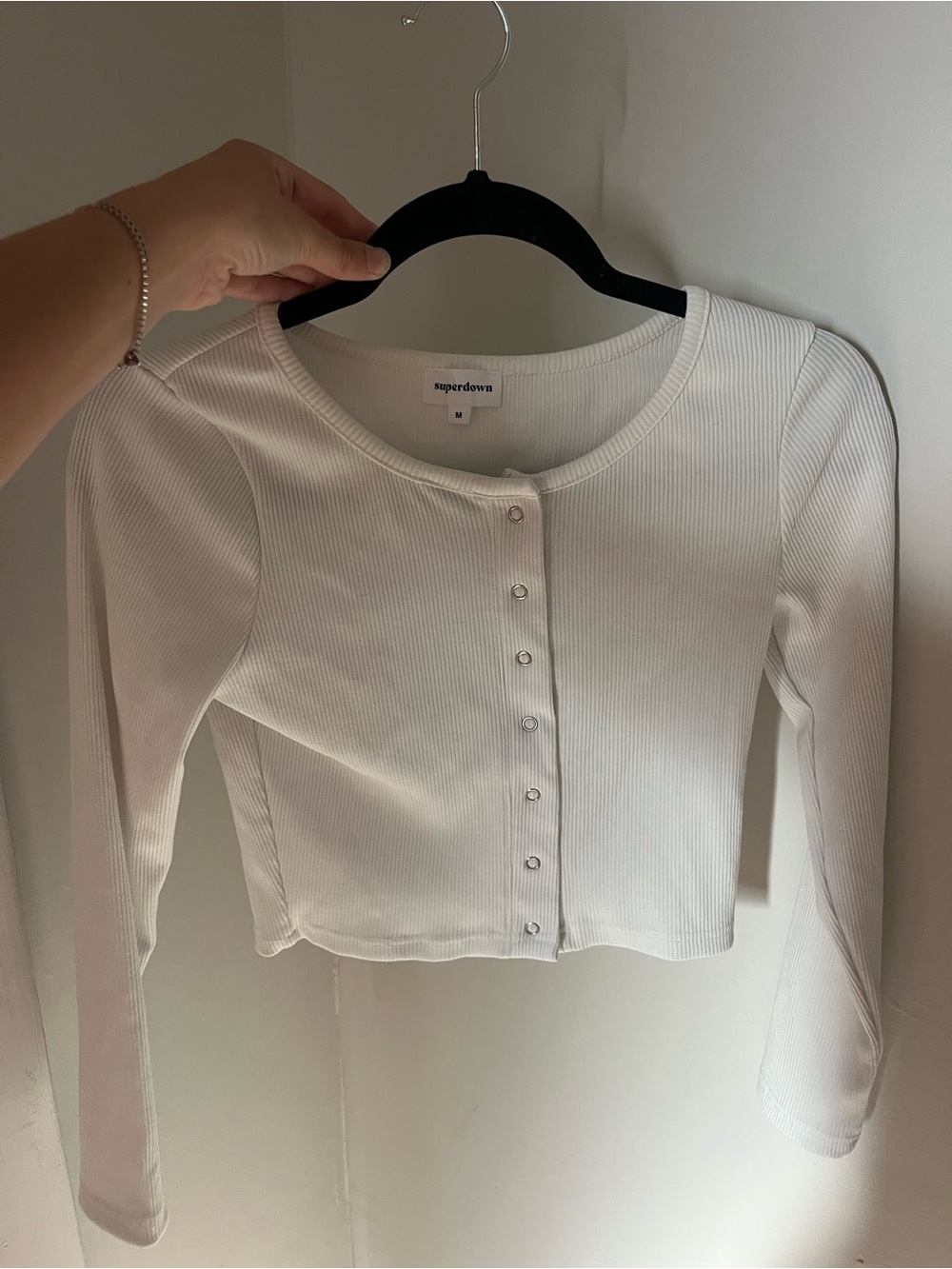 superdown White Ribbed Snap-Front Cropped Long Sleeve Top